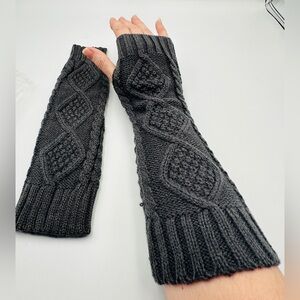 Women’s 2 Pairs Of Acrylic Knit Fingerless Gloves Arm Warmers Dark Gray & Brown